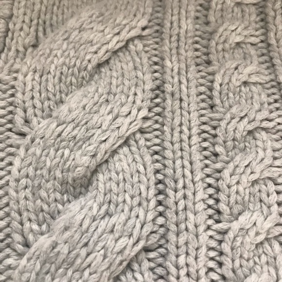 Banana Republic Cable Knit cropped Sweater - Picture 11 of 11